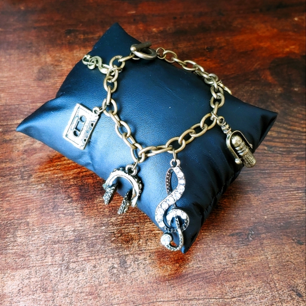 🦚HOLD! NWOT, Charms bracelet / bracelet à breloques - Picture 1 of 7